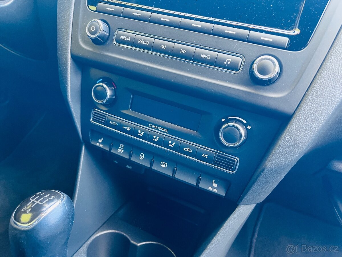 ŠKODA RAPID 1.2 Tsi BENZÍN DIGIKLIMA , ALU KOLA, VYHŘEV SED - 18