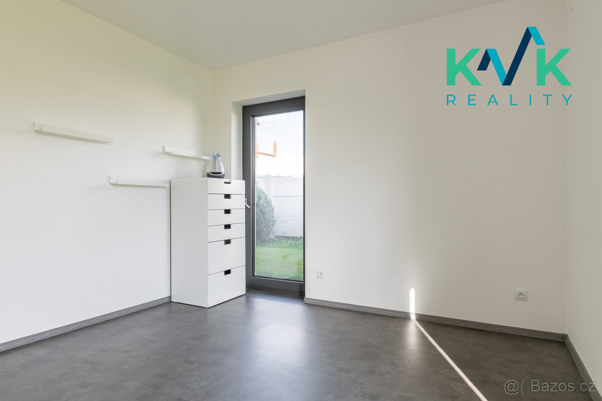 Nízkoenergetický, prostorný bungalov 5+kk s bazénem - 18