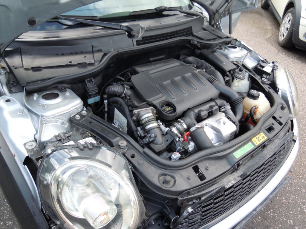 Mini Cooper 1.6D 80kw(109hp) r.v.9/2010 pěkný stav - 18