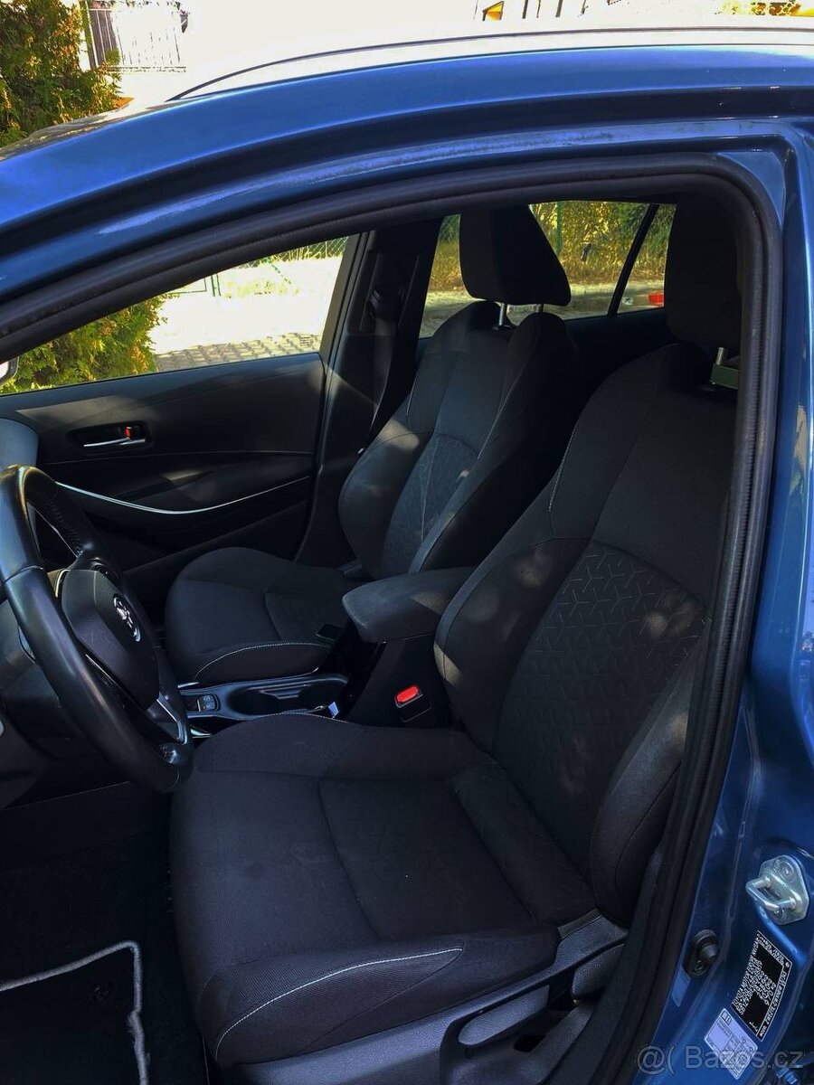 TOYOTA COROLLA 1.8 HYBRID - 18