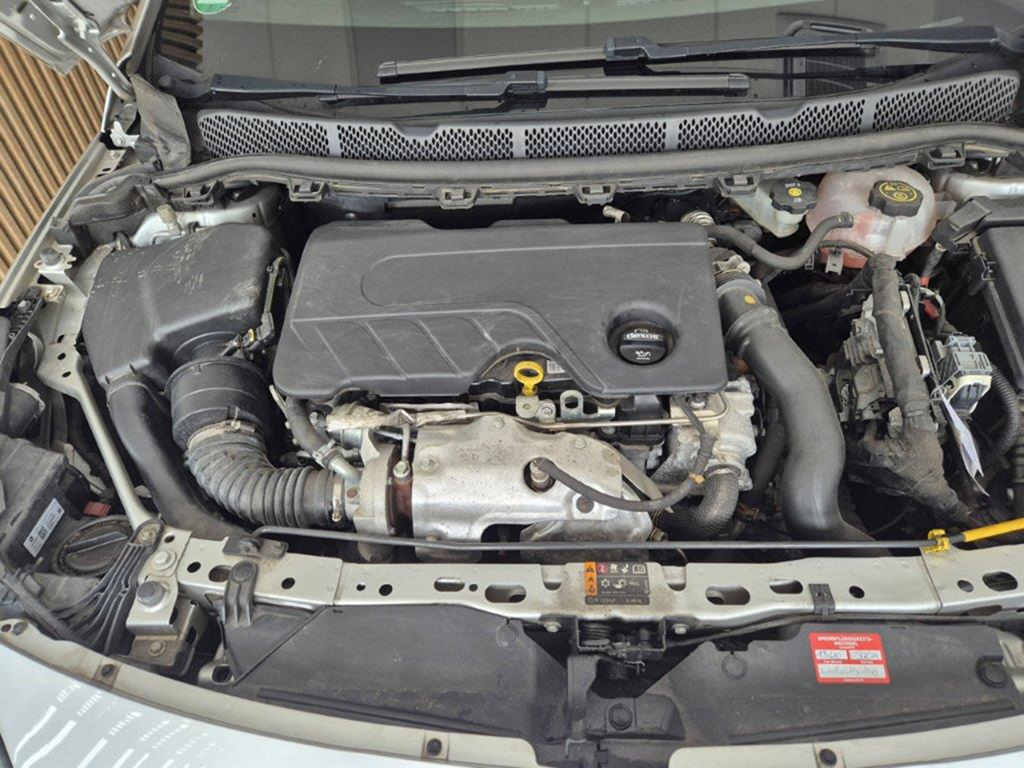 Opel Astra 1,6 CDTi 81kW Excite ST - 18