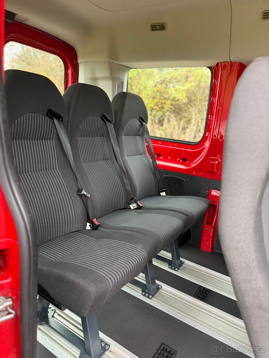 Ford Transit 2.2 TDCI rok 2015 9 Míst 68.247 km STK:10/27 - 18