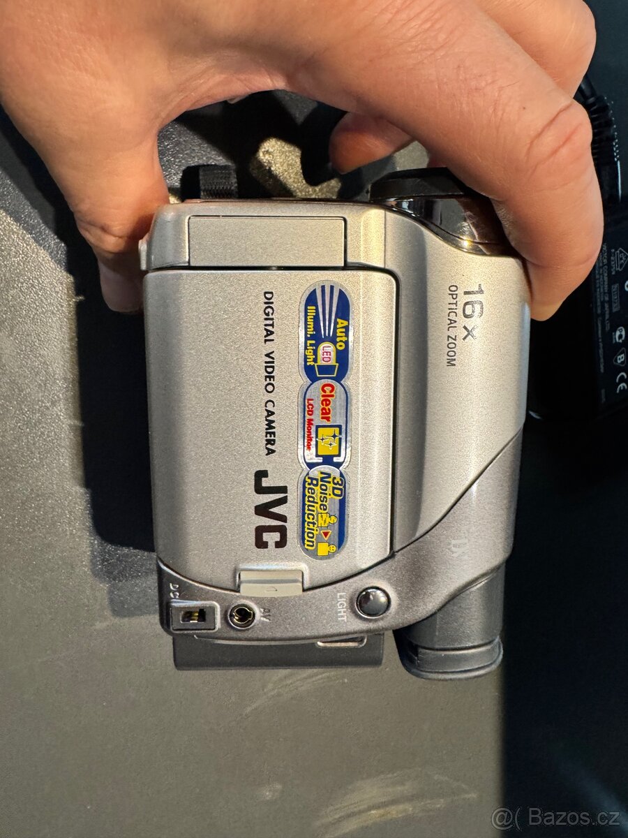 Funkční videokamera JVC GR-D33E - 18
