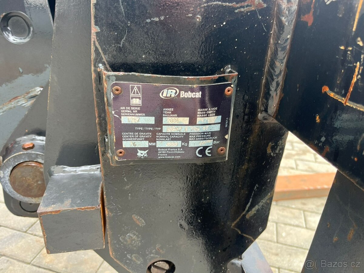 TELESKOPICKÝ MANIPULATOR MASSEY FERGUSON 89410L - 18