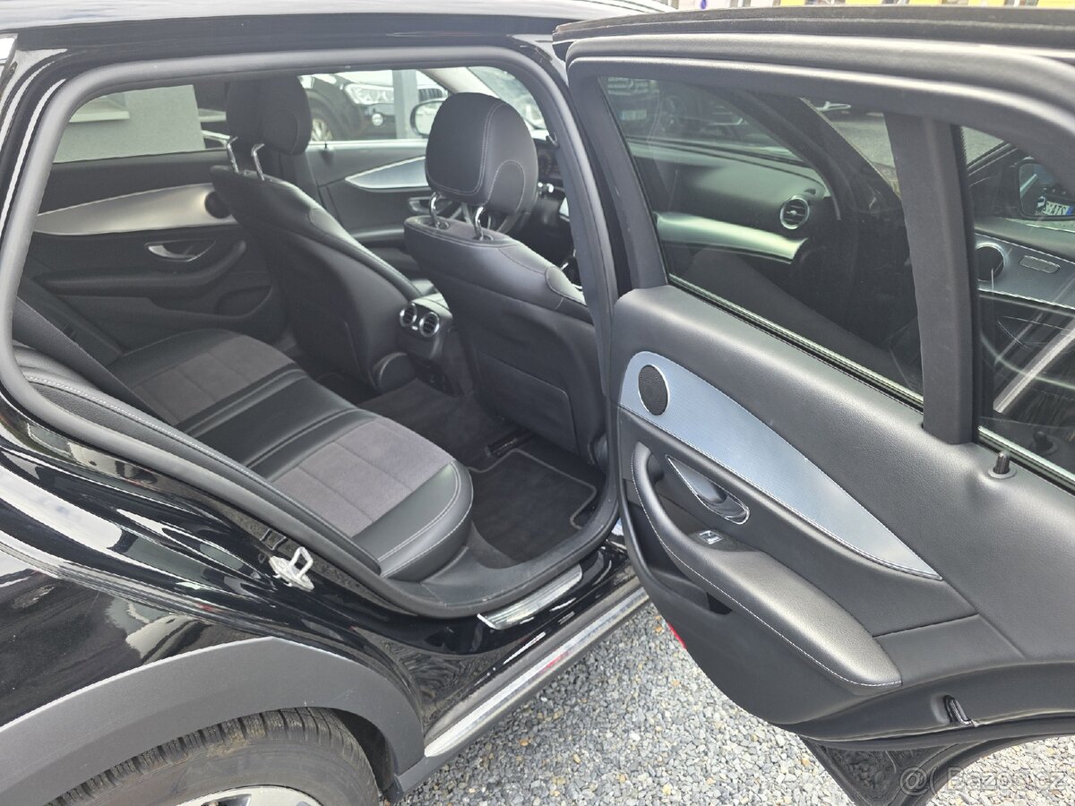 Mercedes-Benz Třídy E 220CDI 4-MATIC - 18