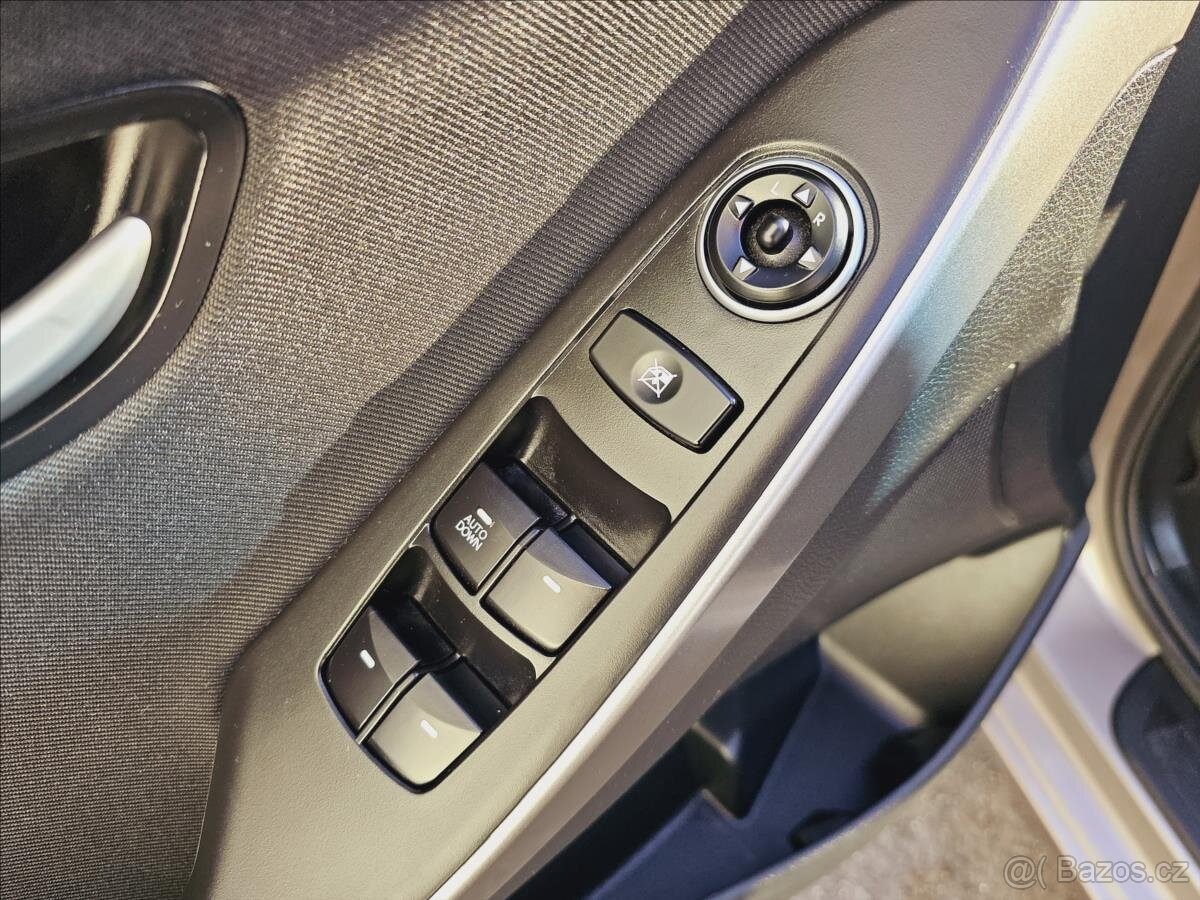 HYUNDAI I30 COMBI 1.6 CRDI 2016 81 kW 95 000 KM NÁJEZD - 18