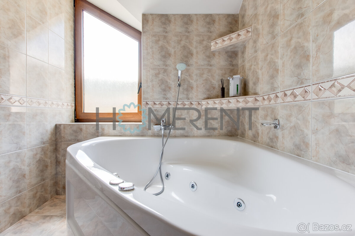 Exkluzivní rodinný dům 7+1, terasa, dvojgaráž, zahrada, u Je - 18