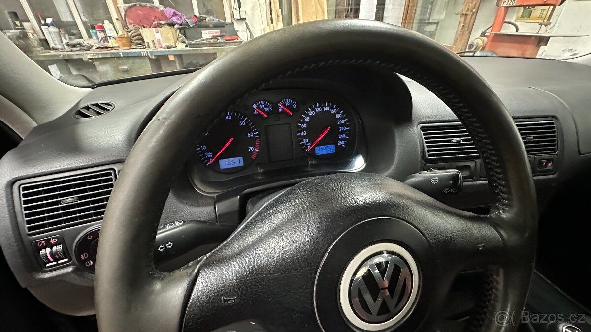 VW Golf 4 Variant 1.6 SR r.v. 2000 - 18