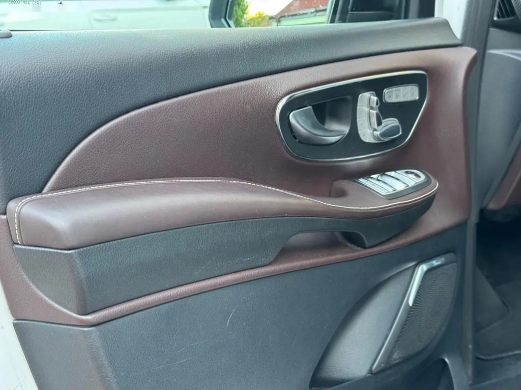 Mercedes-Benz Třídy V, Avantgarde AMG 250d 4MATIC - 18