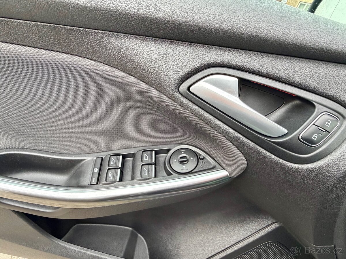 FORD FOCUS ST 250 KOMBI 184 kW - 18