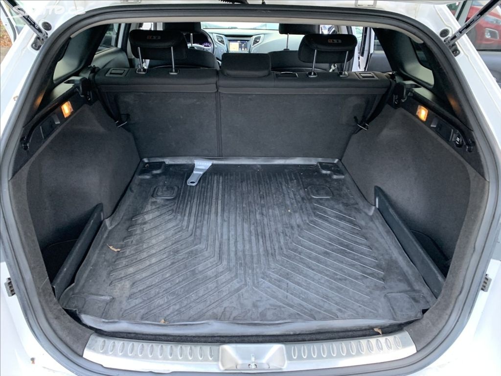 Hyundai i40 1,7 CRDi 104kW
Ojeté, 2017, 255 000 km - 18