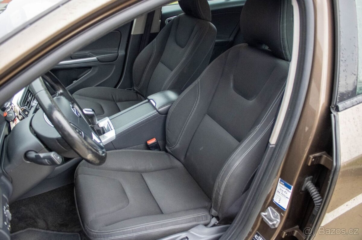 VOLVO V60 Cross Country 2.0L 110kW MT/6 2017 - 18