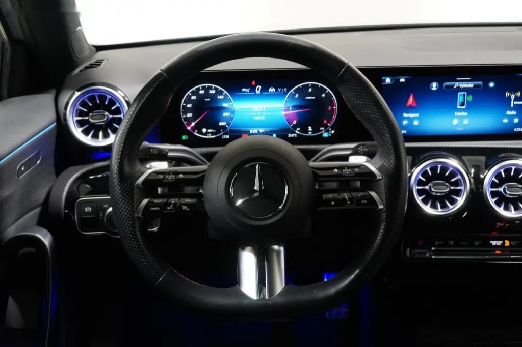 Mercedes-Benz Třídy A, A200D,NIGHT,AMG,ČR,DPH,ZÁRUKA - 18