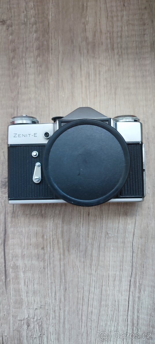 Prodám fotoaparát Zenit-E + objektiv + blesk - 18