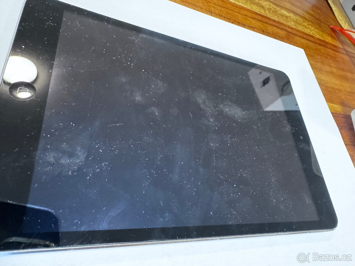 iPhone různé modely poškozené - 18