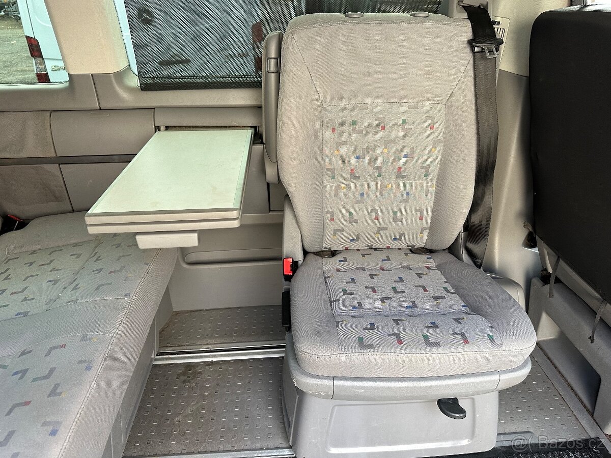 VW Multivan 4x2, 2,5 TD 96 kw,spací lavice,7 míst,tope - 18