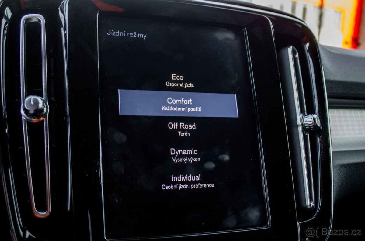 Volvo XC40 D4 Momentum AWD A/T - 18