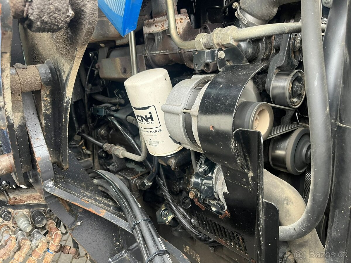 Traktor NEW HOLLAND TL 8O A - 18