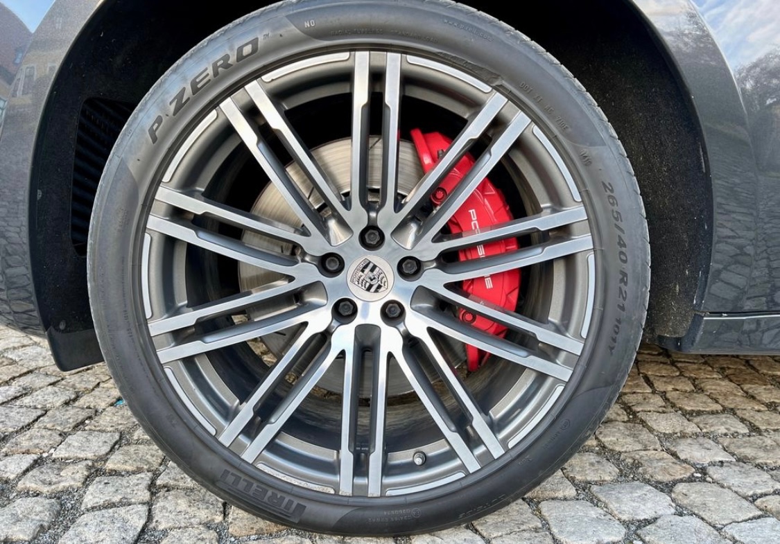 2016 Porsche Macan Turbo Performance - 18