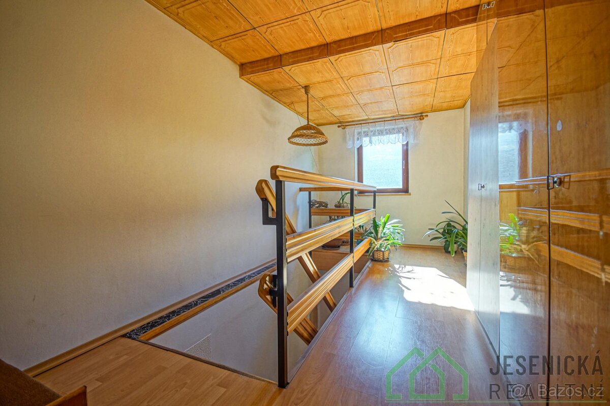 Prodej rodinného domu s obchodním prostorem ve městě Žulová - 18