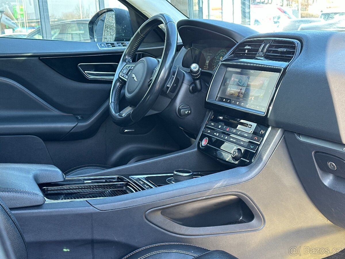 Jaguar F-Pace 2017 - 18
