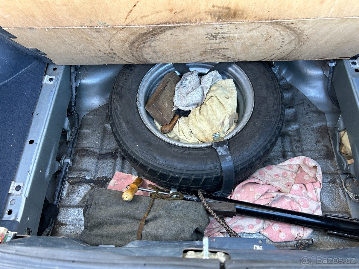 Mazda 323 1988 - 18