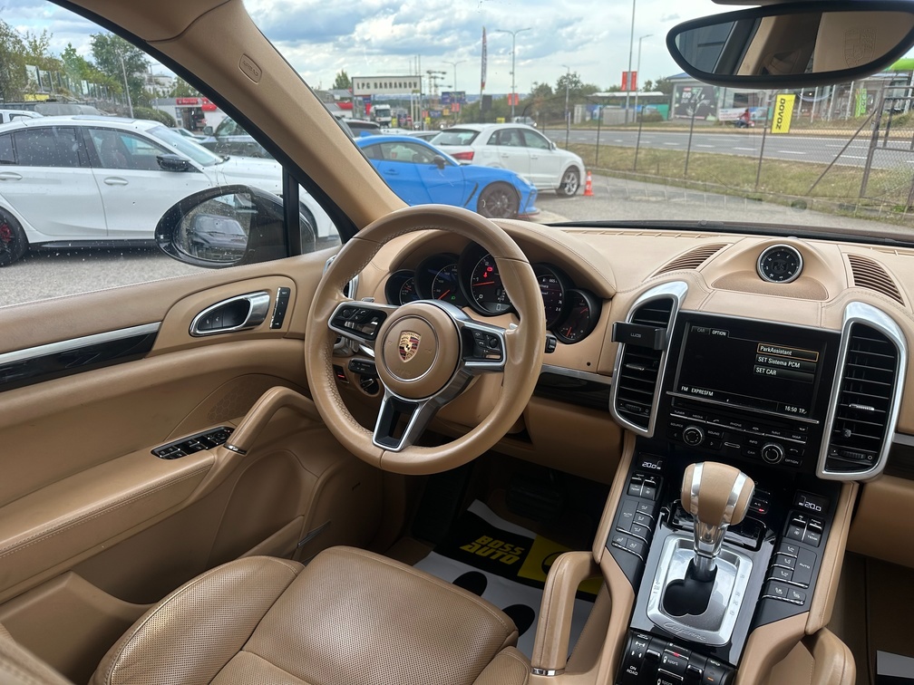 Porsche Cayenne 2016 - 18