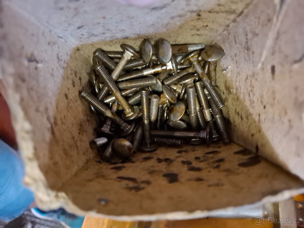 Šouby, matky, podložky - 18