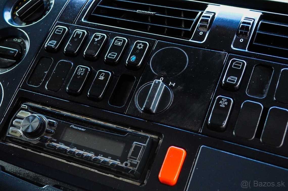 MERCEDES ATEGO 15T TŘÍSTRANNÝ SKLÁPĚČ HYDRAULICKÁ RUKA - 18