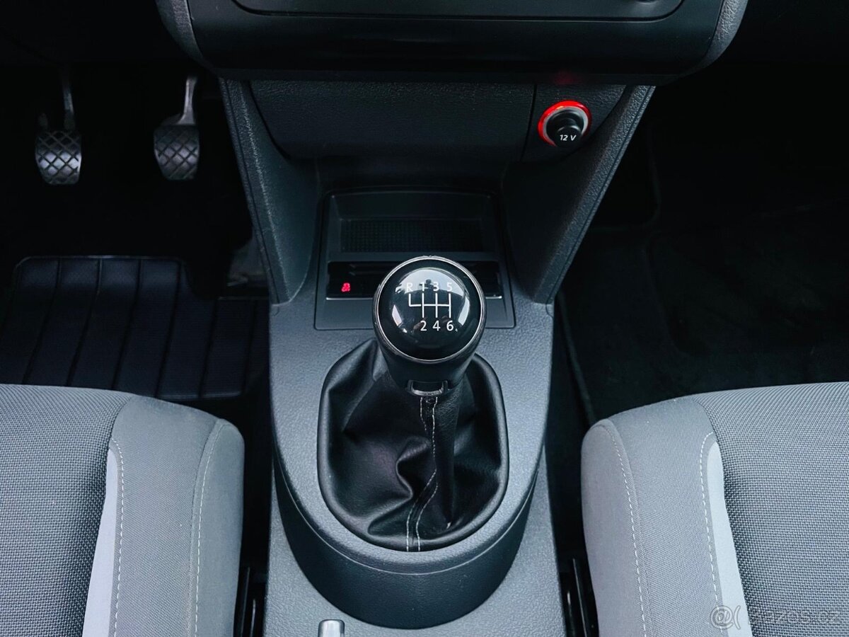 Volkswagen Touran 1.4TSI MANUÁL 7MÍST VÝHŘEV SERVISKA - 18