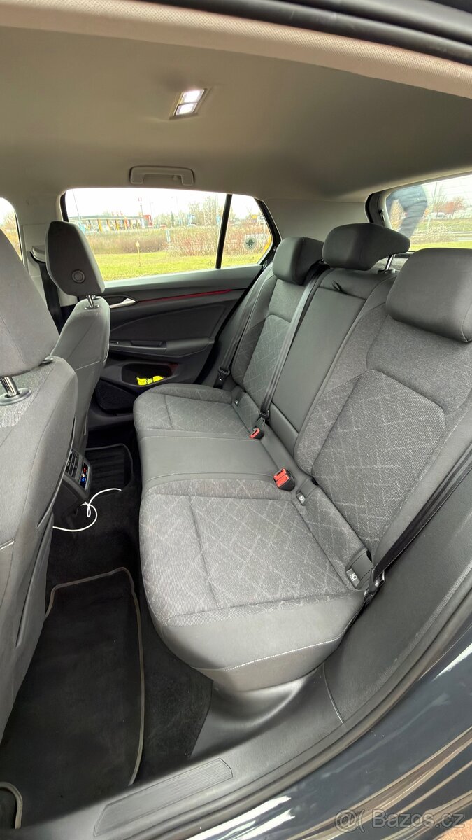 Volkswagen Golf 8 - 18