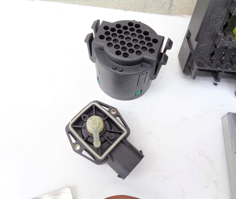 BMW Z4 E85 a E86 3.0i různé originál náhradní díly - 18