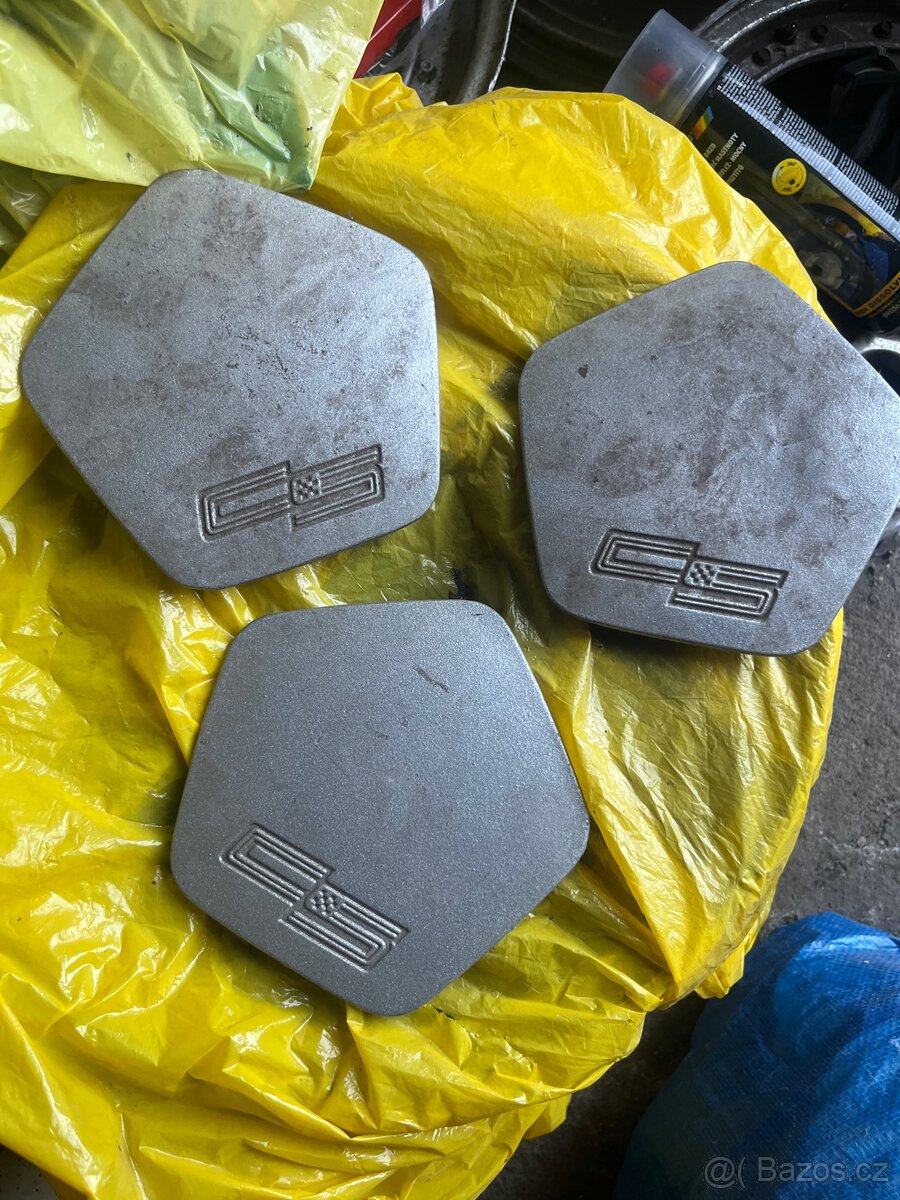 Různé retro pokličky / kryty středu ALU disků - 18