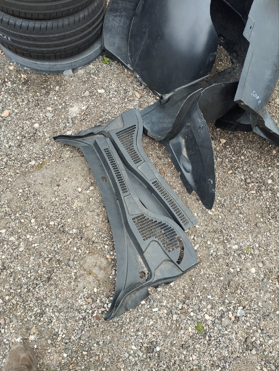 Prodám náhradní díly Škoda Superb II - 18