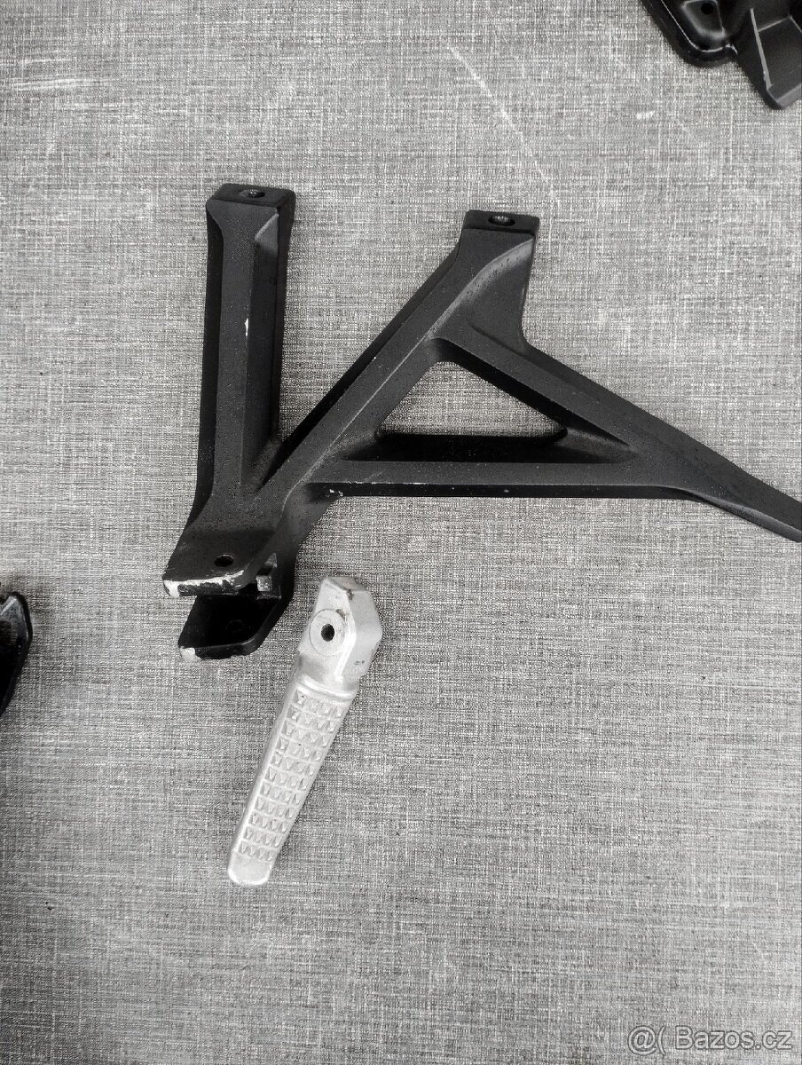 Nádrž Honda Africa Twin 1100 + poškoz. díly - 18