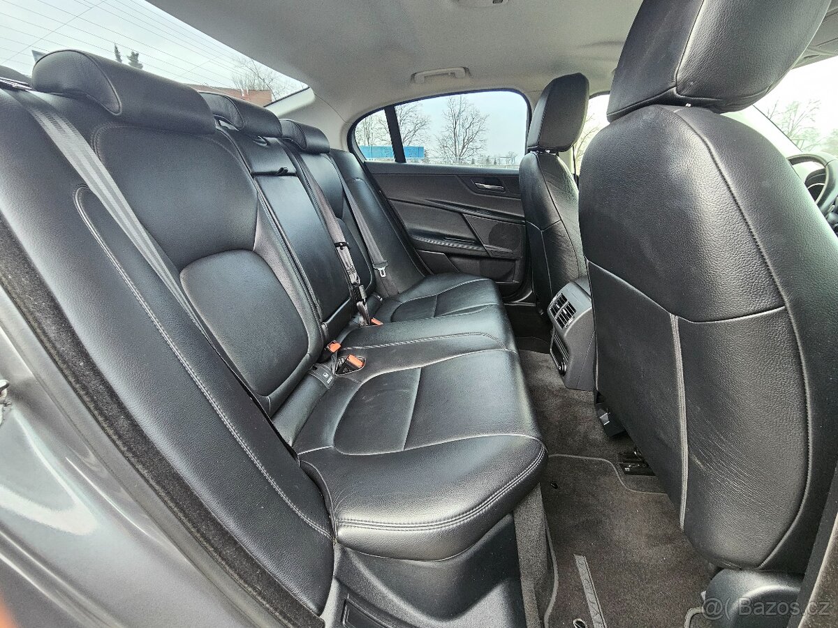 JAGUAR XE 2019 2.0D 132kW,VÝHŘEVY,NAVI,TEMPOMAT,SERVISKA - 18