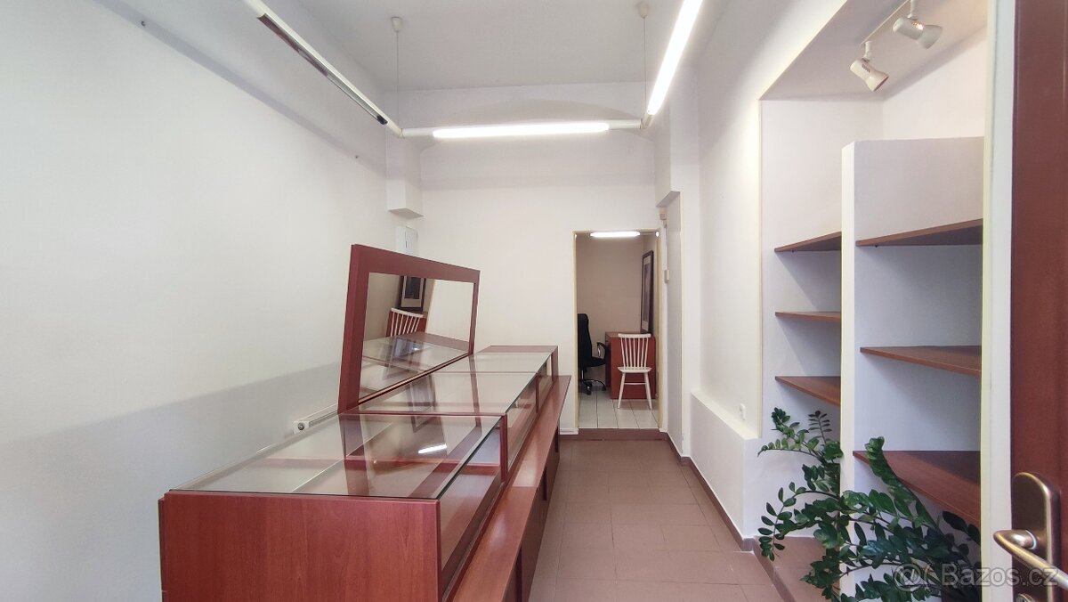 Pronajmu obchod v centru Pardubic - 20m2 - 18