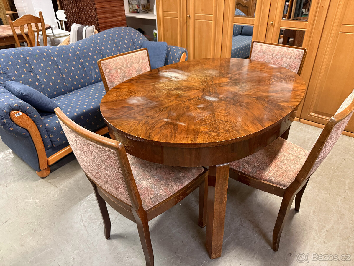 Rozkládací jídelní oválný stůl a čtyři židle - 18