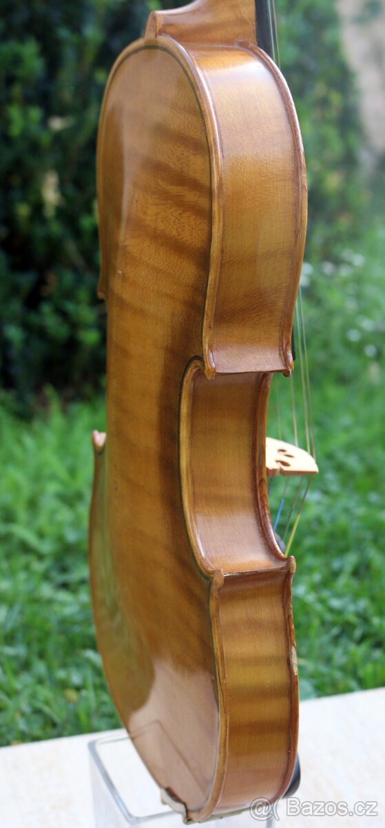 Staré housle s silným zvukem - 18
