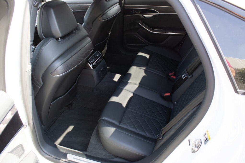 Audi A8 55 TFSI z roku 2022 - 18