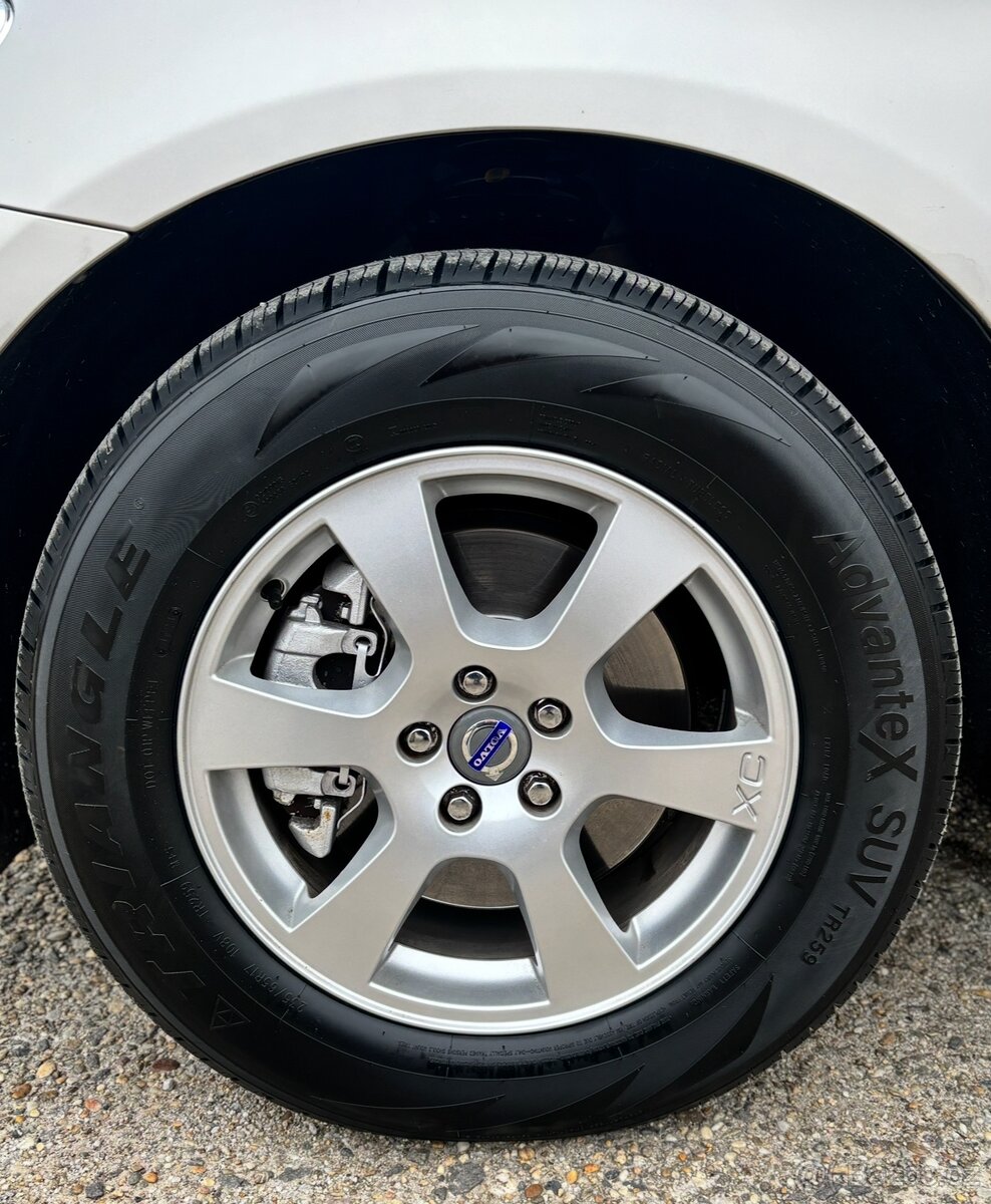 VOLVO XC60 2.4 D3 AWD SUMMUM •Ťažné •Manuál •Panorama - 18