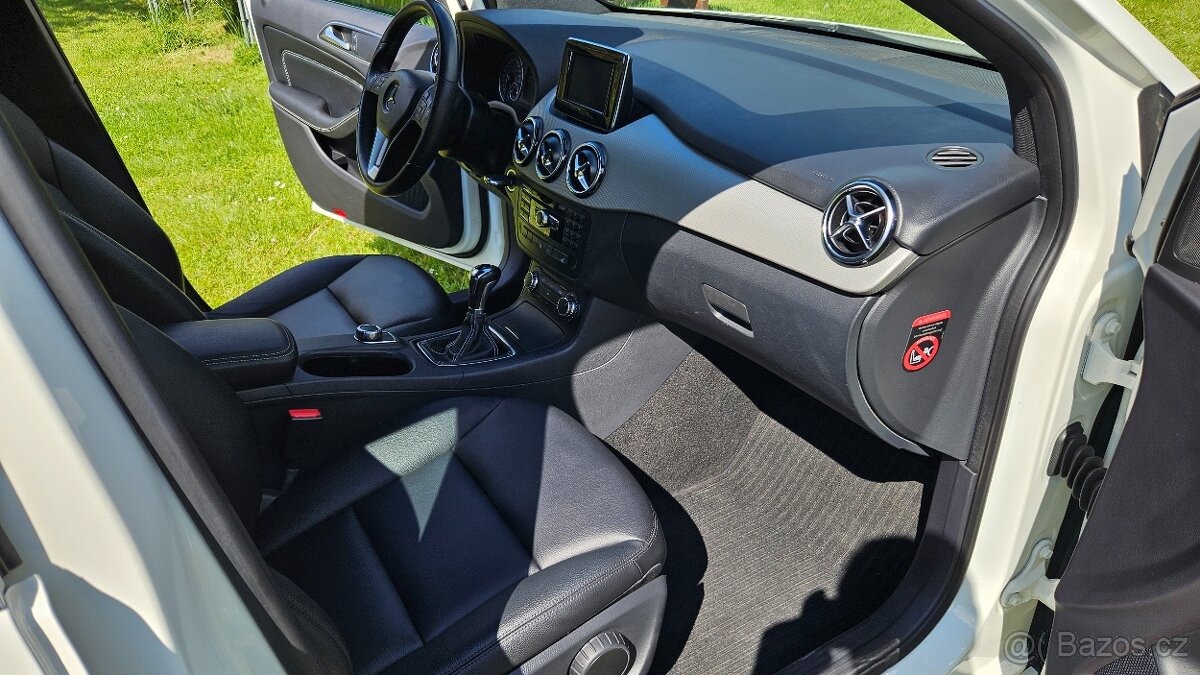 Mercedes-Benz B200 CDI manuál, 2014 - 18