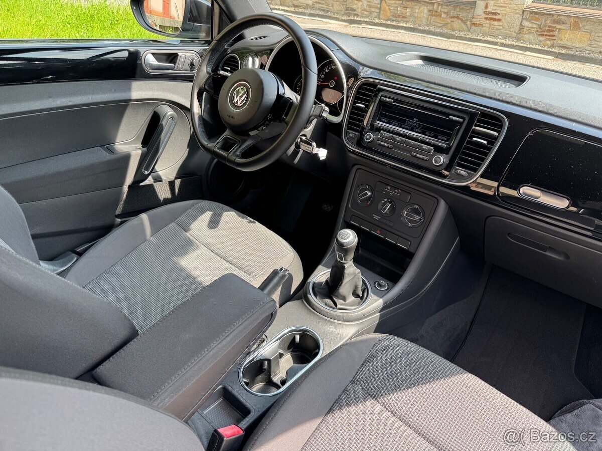 VW Beetle 1,2 TSI 77KW DESING-top stav-serviska, bez koroze - 18
