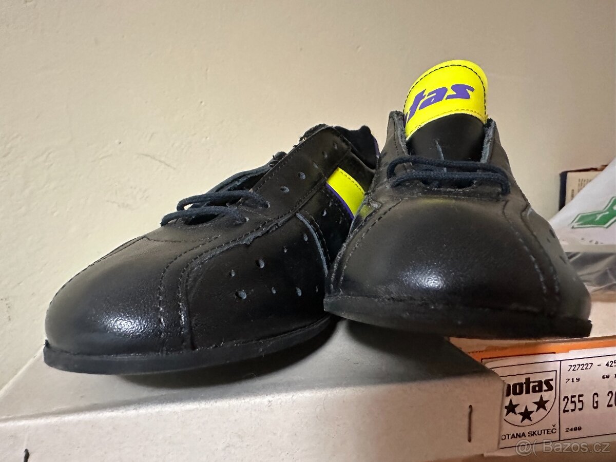 Botas tretry NOVÉ - 18