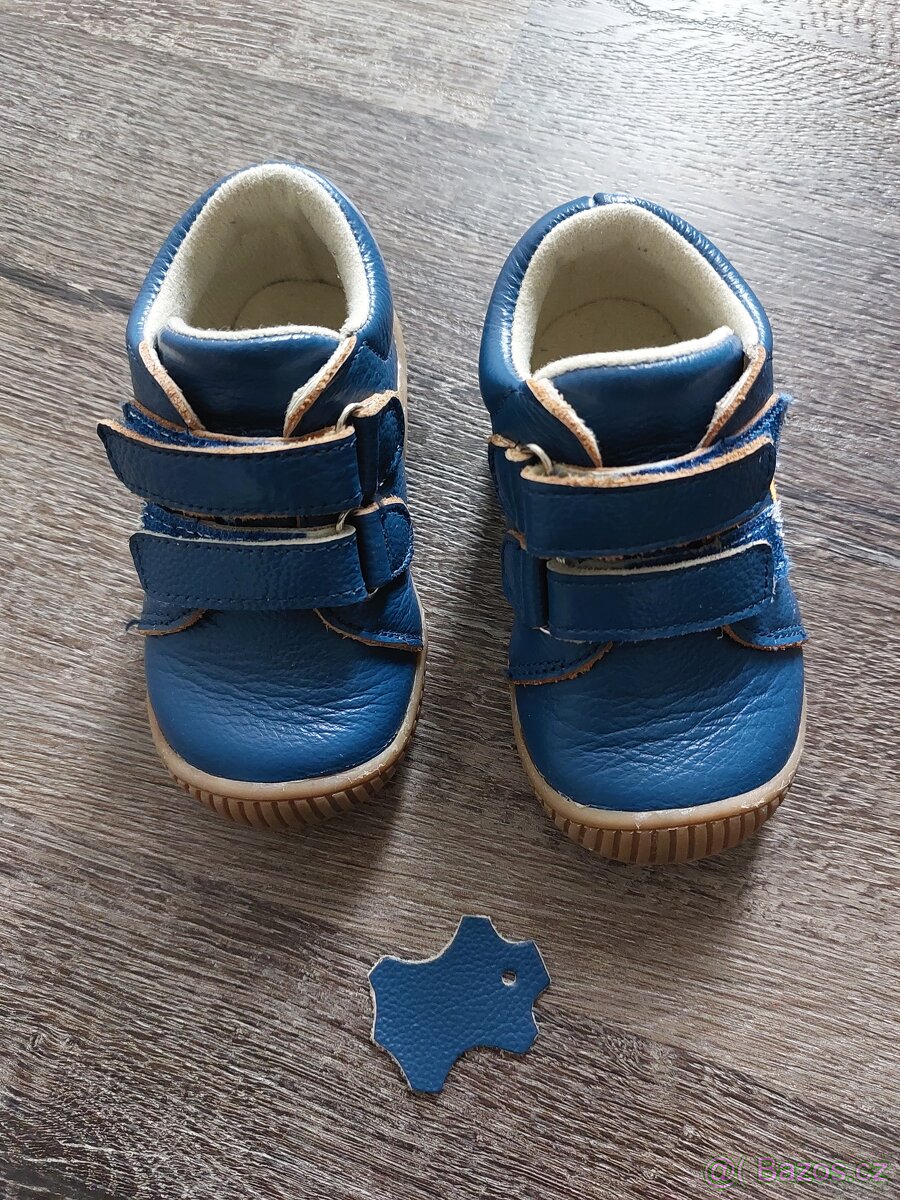 Dětské oblečení a boty - 18