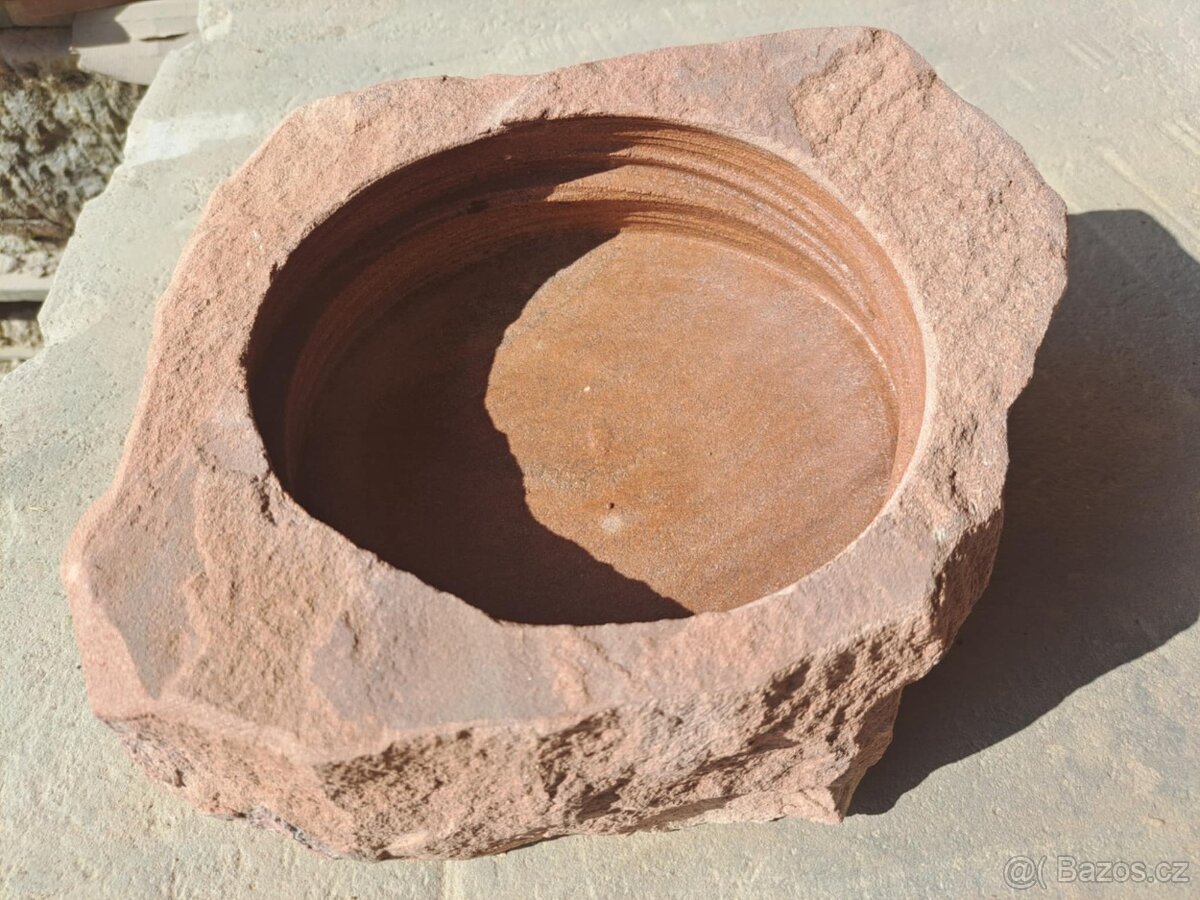 Pítka z přírodního červeného pískovce - 18