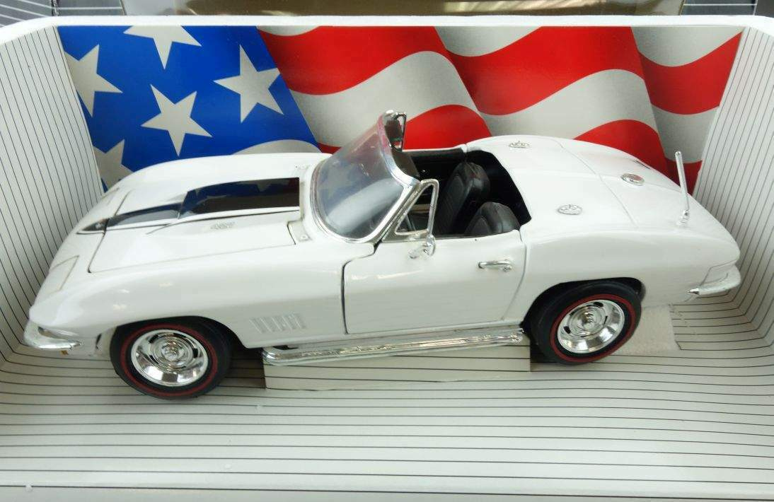1:18 Chevrolet Corvette 1959 Bburago kartonová krabička - 18