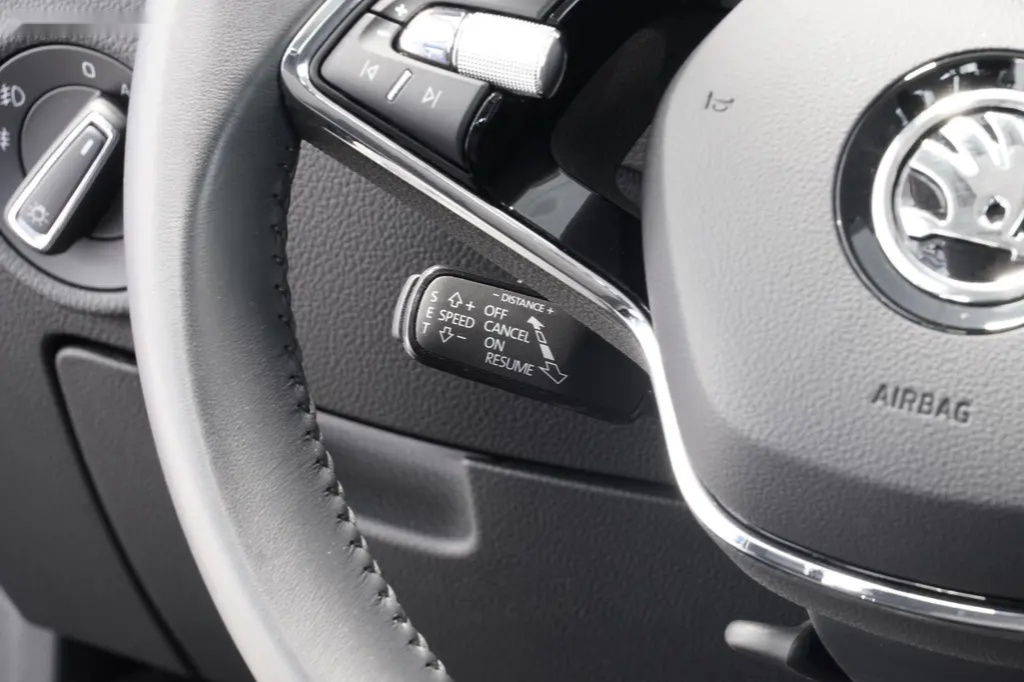 Škoda Superb, 2.0TSI,Style,DSG,Virtual,Tažné - 18