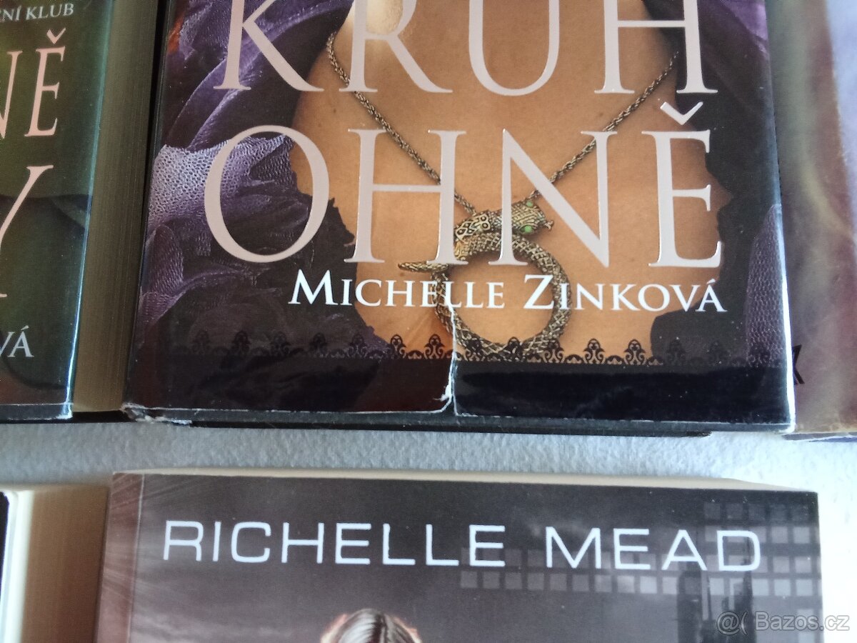 Mix fantasy a sci-fi knih a thrillery pro ženy - 18