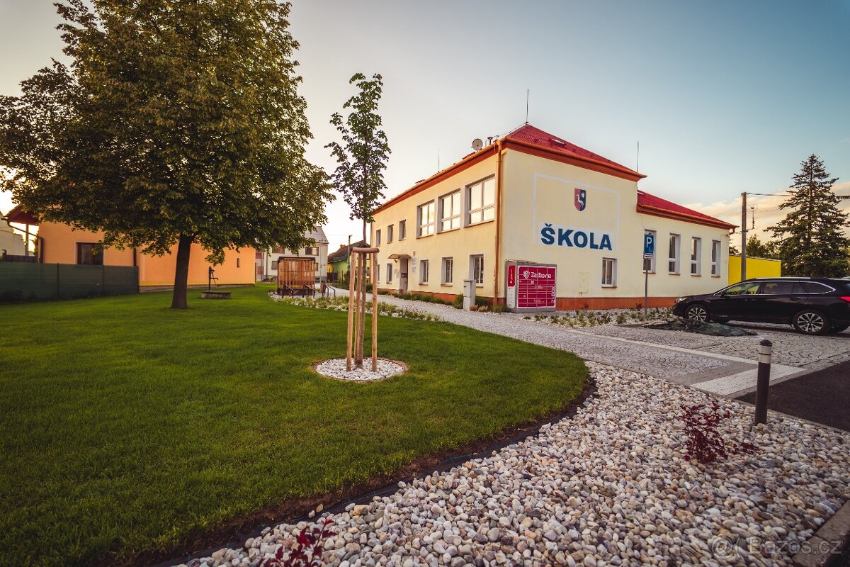 Dům a stavební pozemky na prodej v malebné vesničce Štarnov - 18